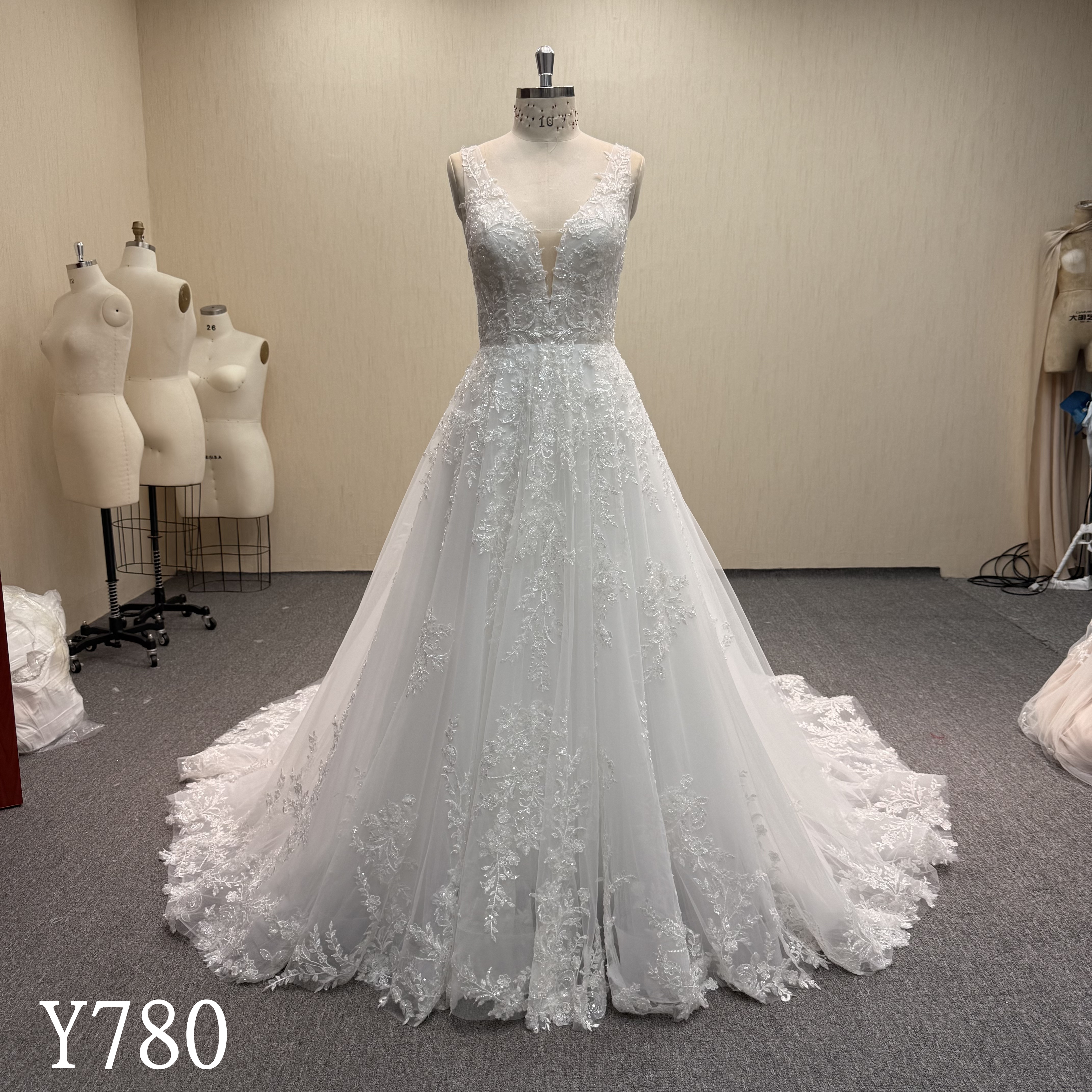 Y780 Lace dress, quite pretty; if you like more lace, not hesitate to the one