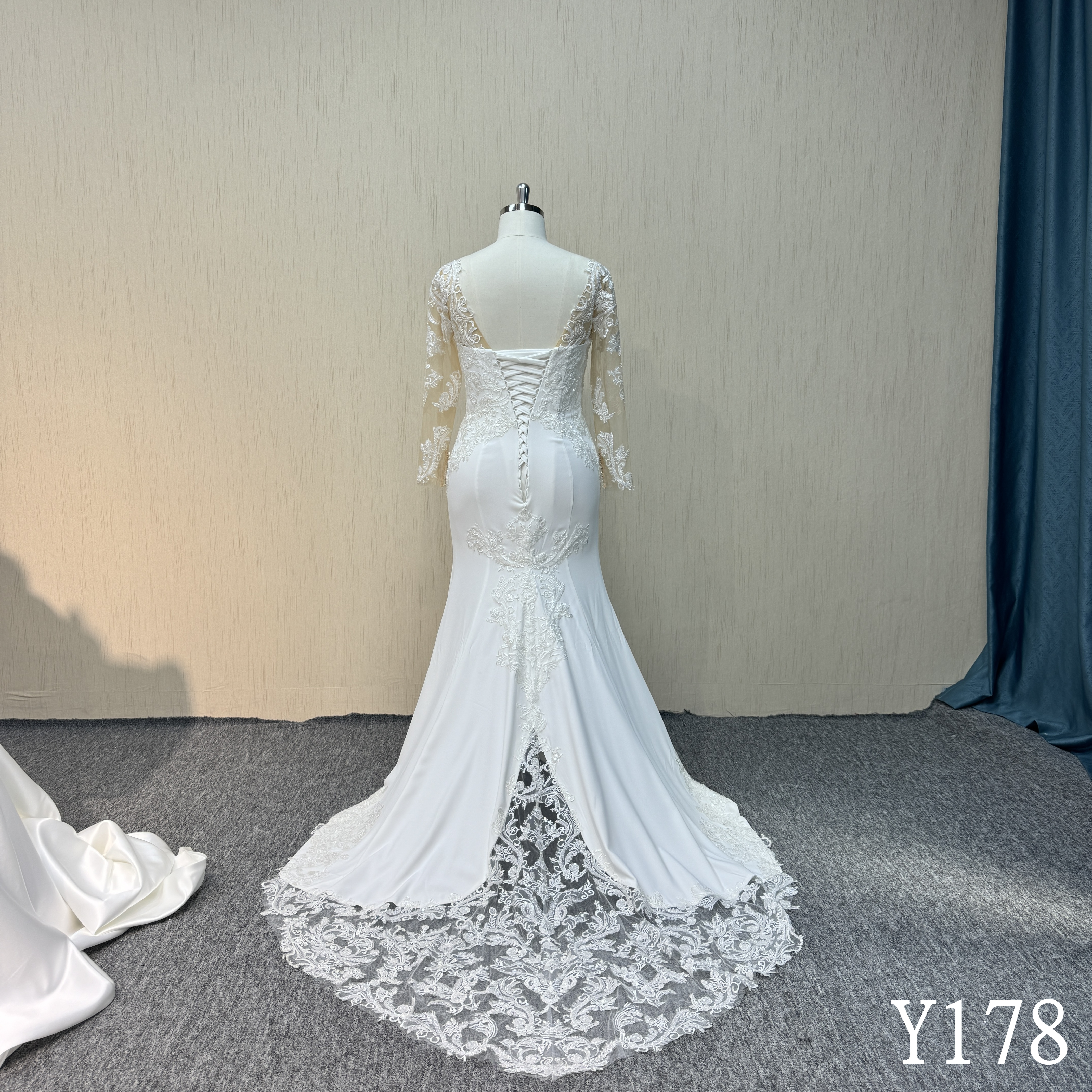 Y178 Elegant Curvy Bridal Gown with Square Neck, Illusion Lace Sleeves & Adjustable Lace-up Back