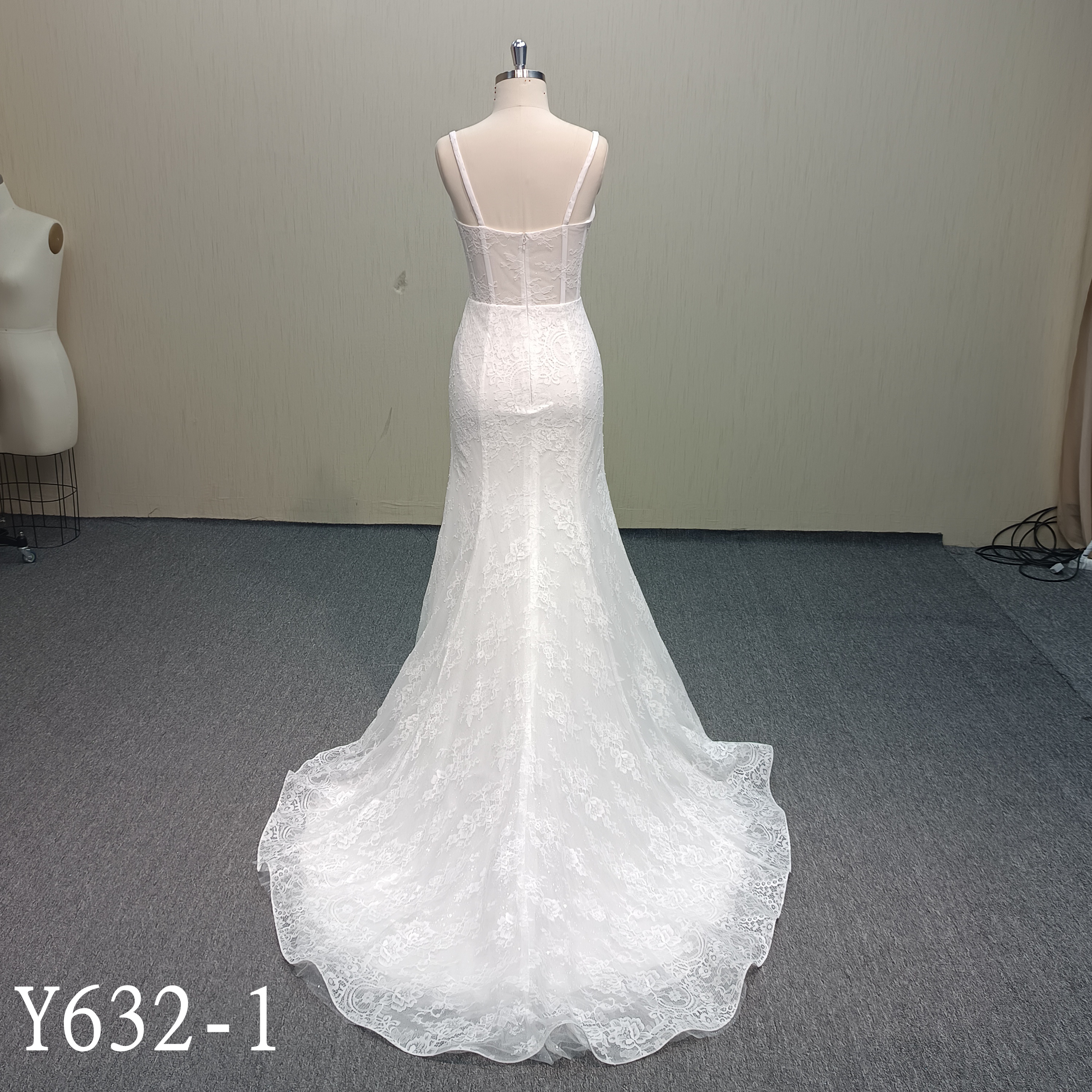 Y632-1 Spaghetti Strap French Lace Corset Wedding Dress with Cat Cups | China OEM Bridal Factory