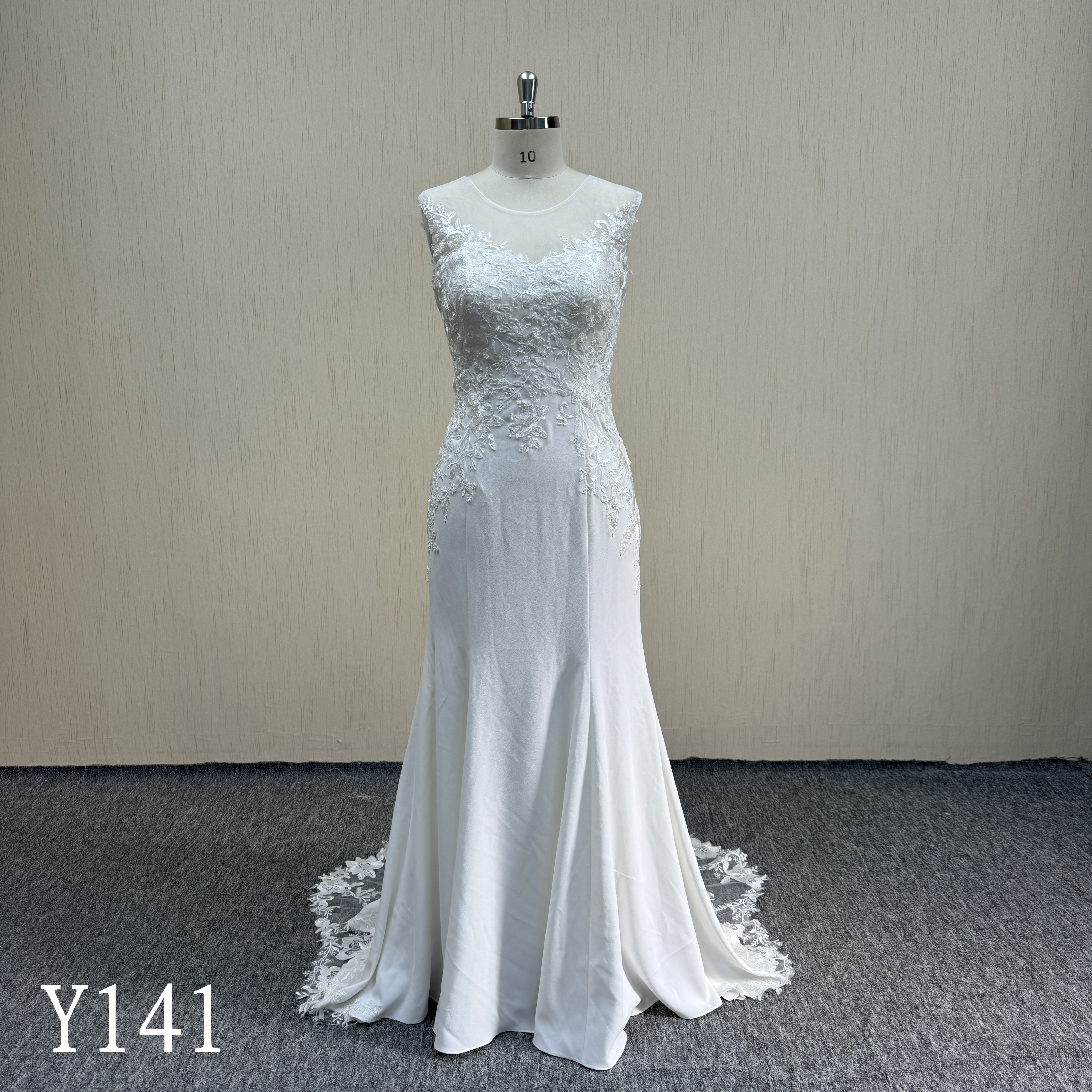 Y141 Elegant Illusion Back Long Sleeve Lace Appliqué Crepe Wedding Dress