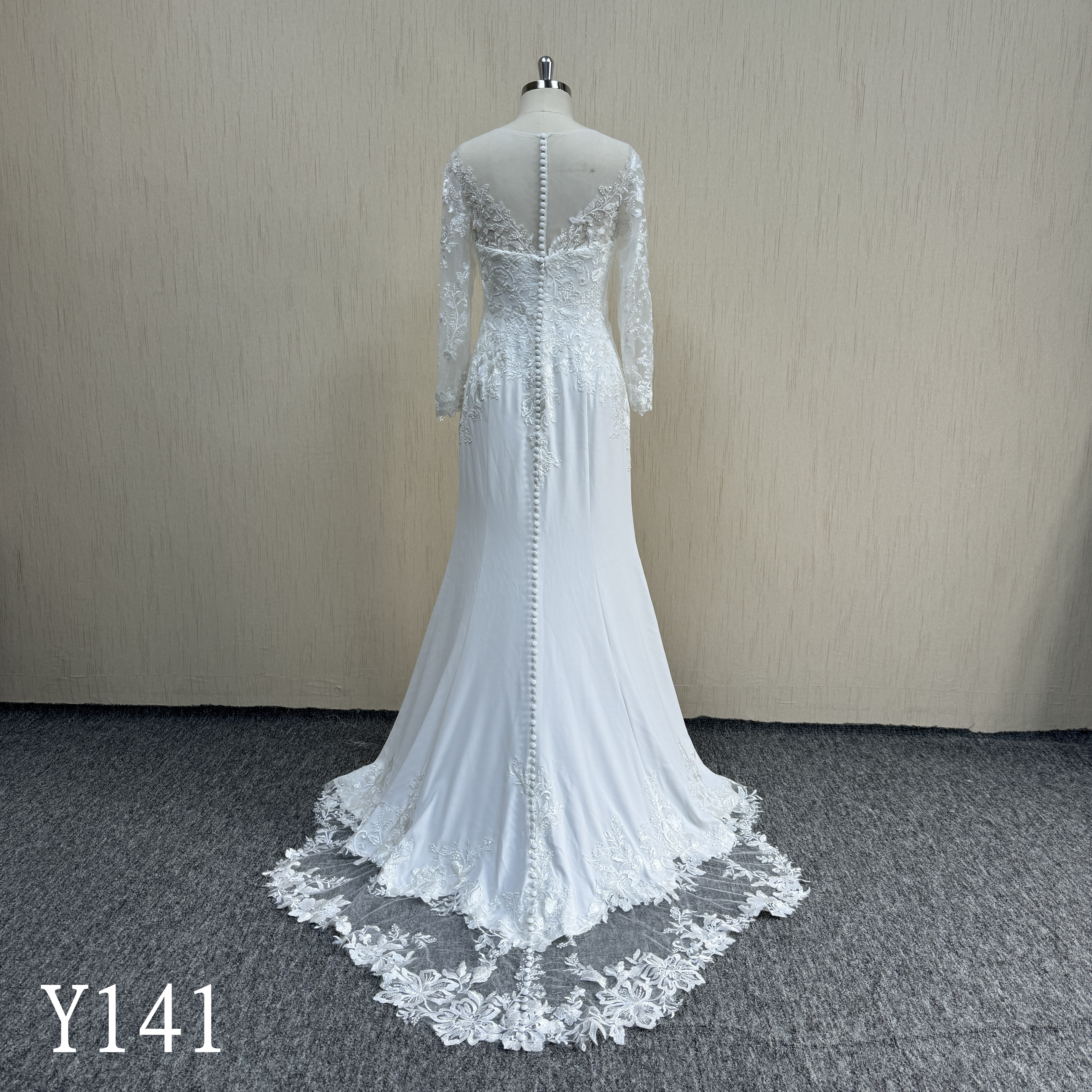 Y141 Elegant Illusion Back Long Sleeve Lace Appliqué Crepe Wedding Dress