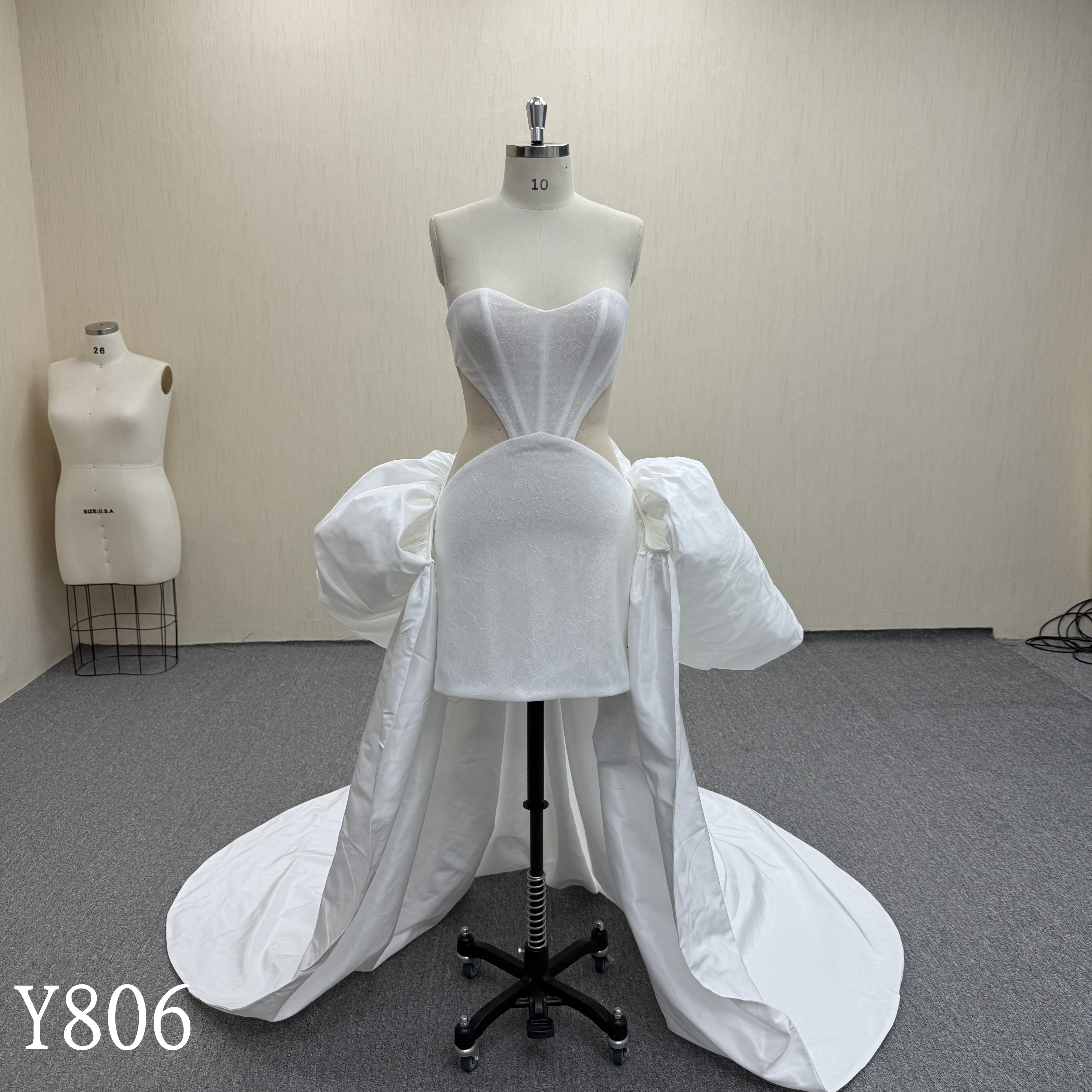Y806 Modern Mini Corset Dress with Detachable Side Pockets and Overskirt Train