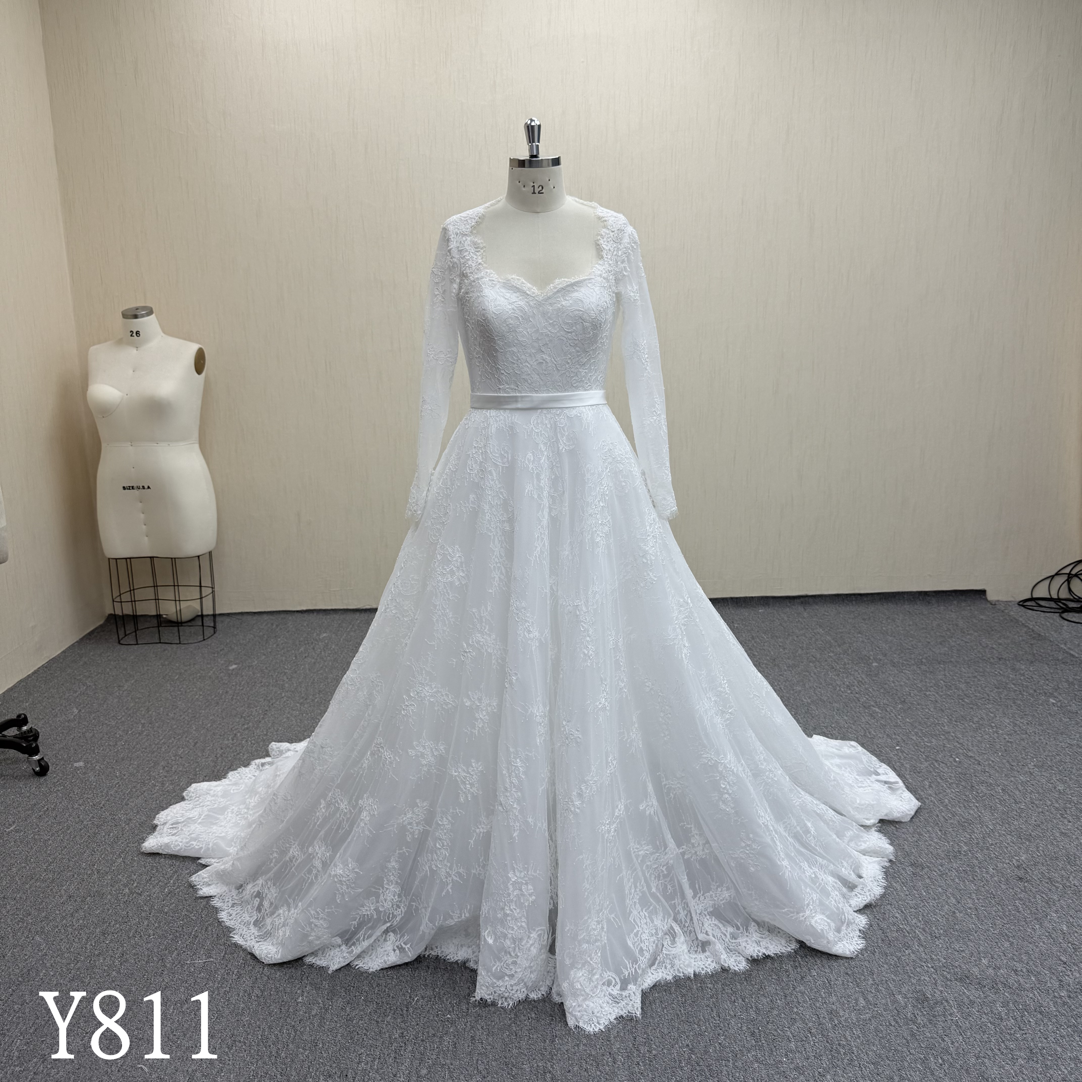 Y811 Elegant Chantilly Lace A-Line Wedding Dress with Sheer Long Sleeves and Scalloped Train