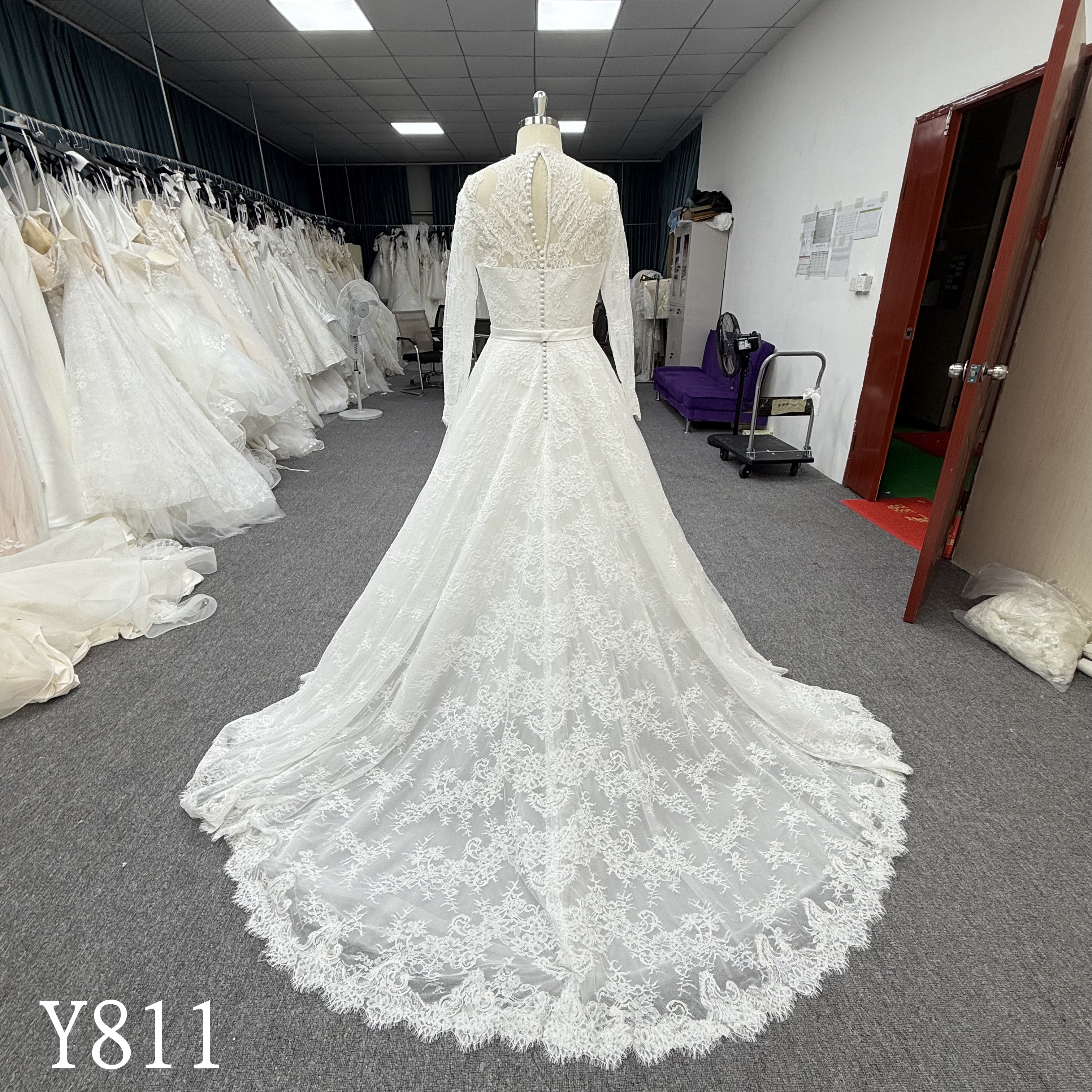 Y811 Elegant Chantilly Lace A-Line Wedding Dress with Sheer Long Sleeves and Scalloped Train