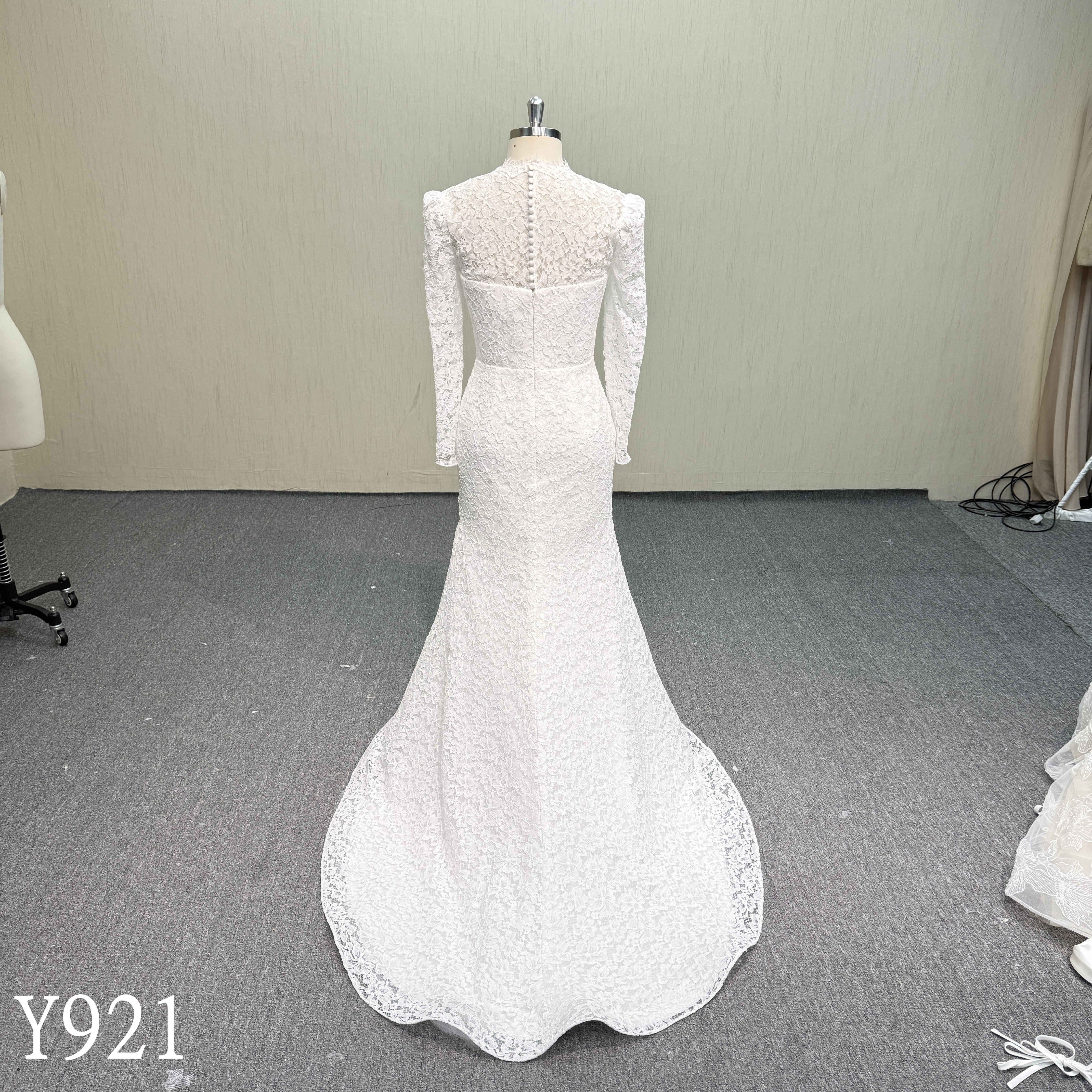 Y921 High-Quality Long Sleeve Lace Muslim Wedding Gown with Full Sweeping Train