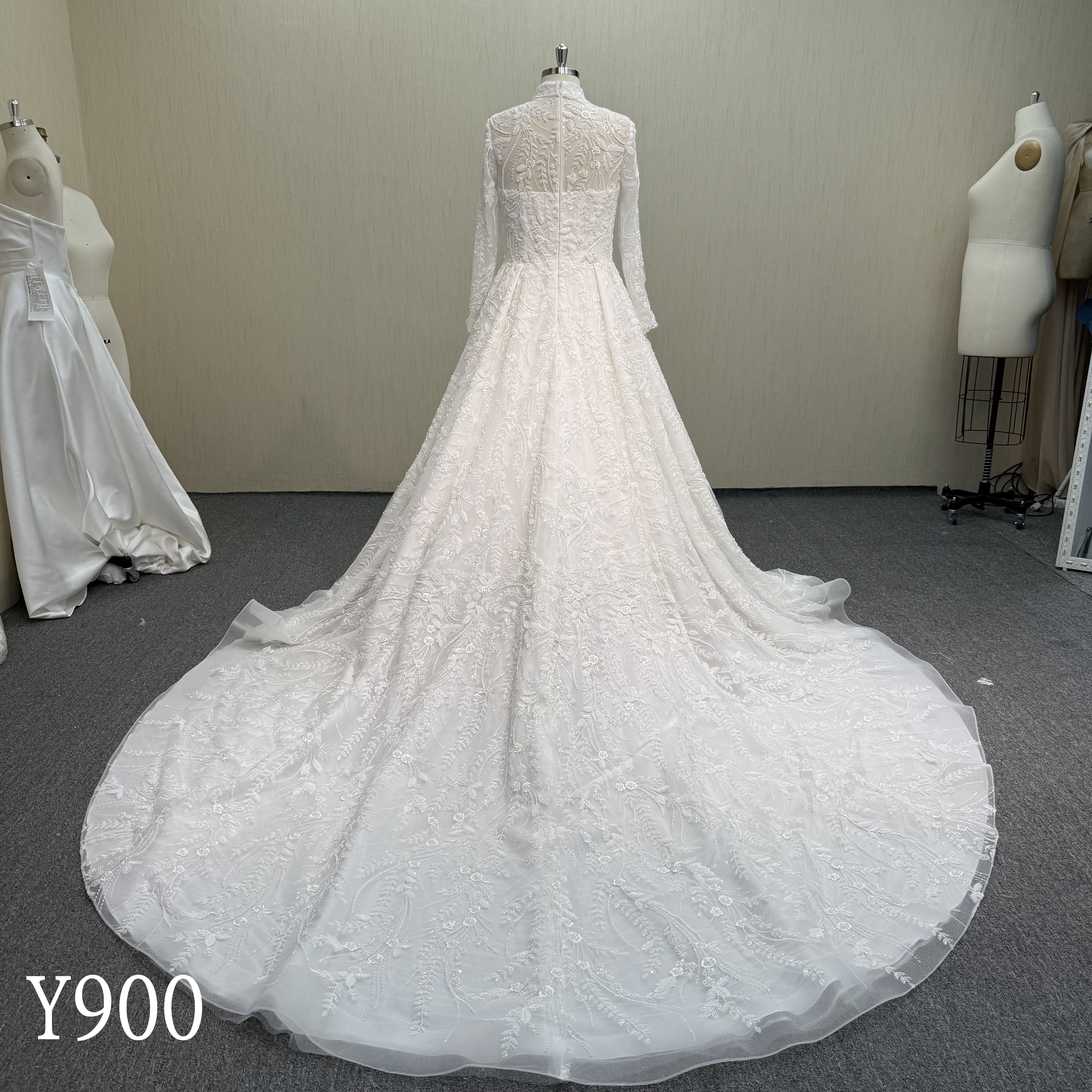 Y900 Exquisite Lace Gown with Intricate Beadwork, Elegant Long Sleeves, and Sculpted Fit