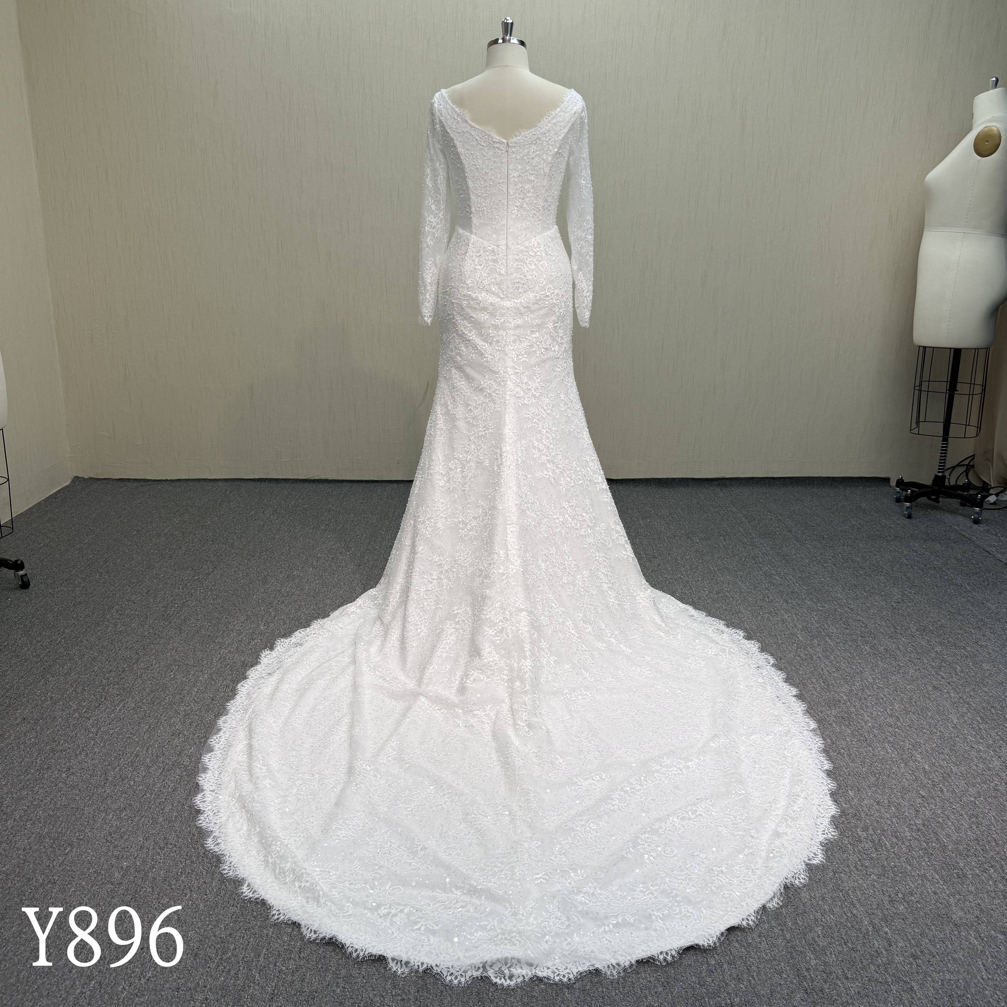 Y896 Flattering Basque Waist Lace Wedding Dress for Brides.