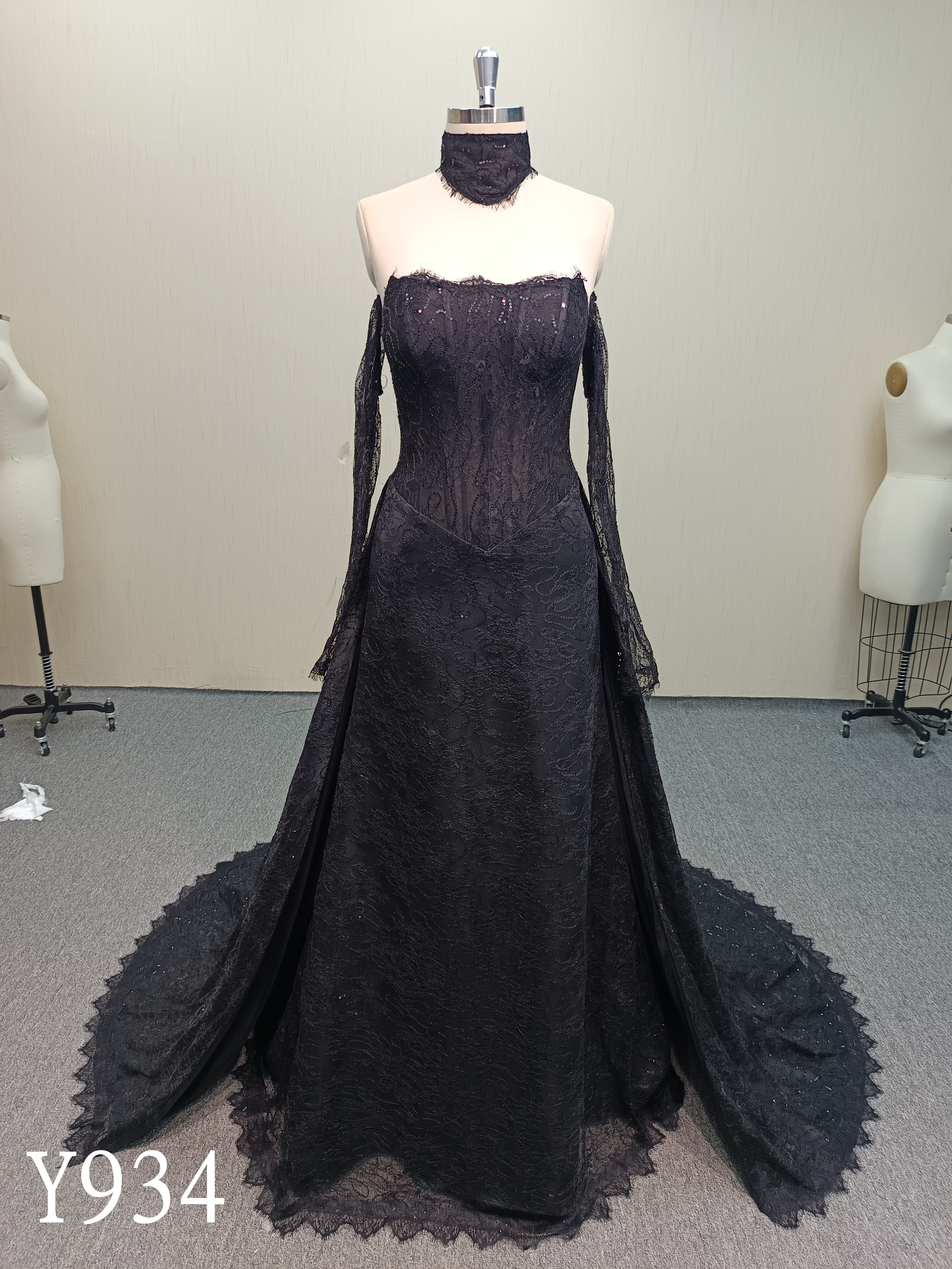 Y934 Stunning Lace-Up Corset Back Black Evening Gown.
