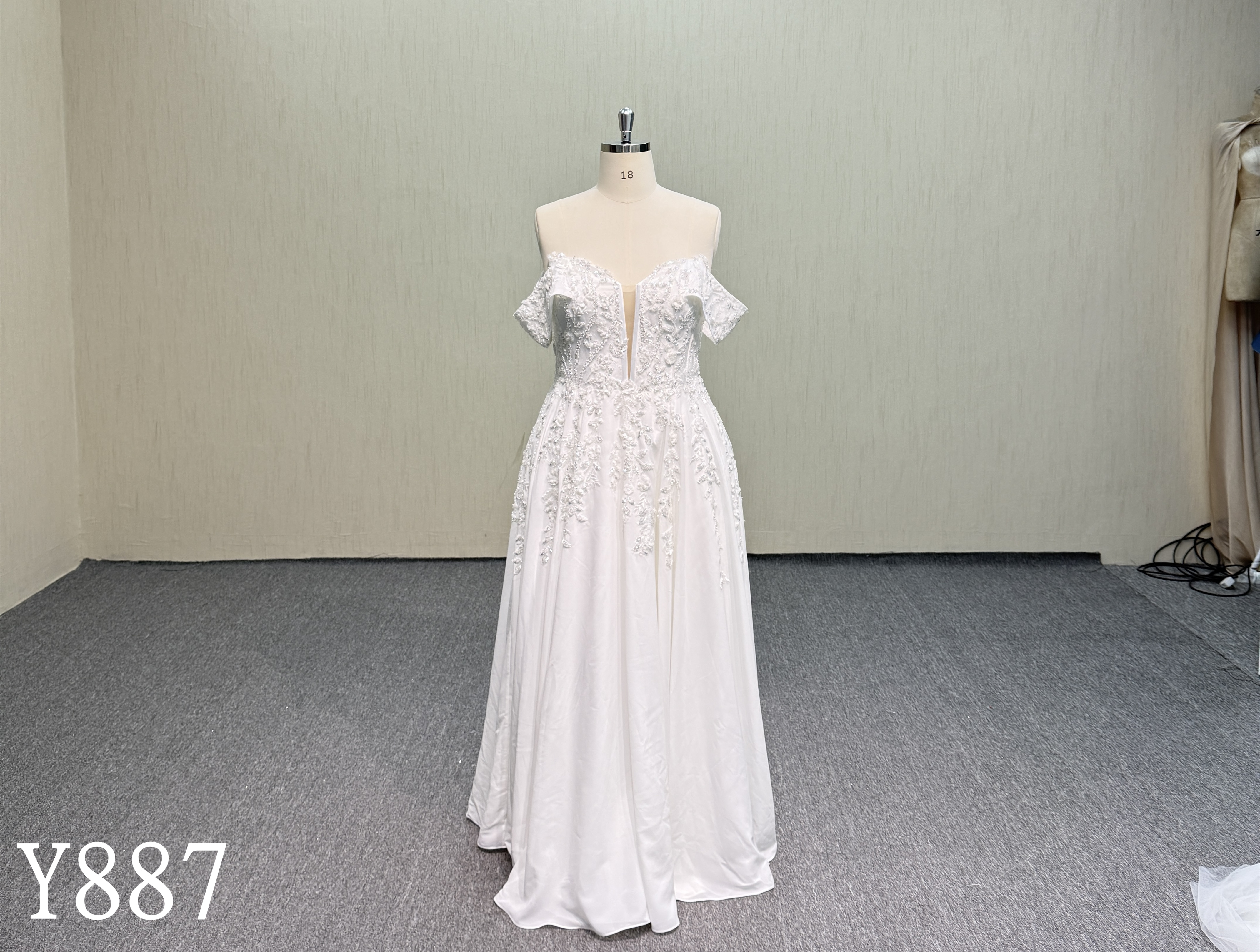 Y887 Custom Off-Shoulder Tulle Bridal Gown.