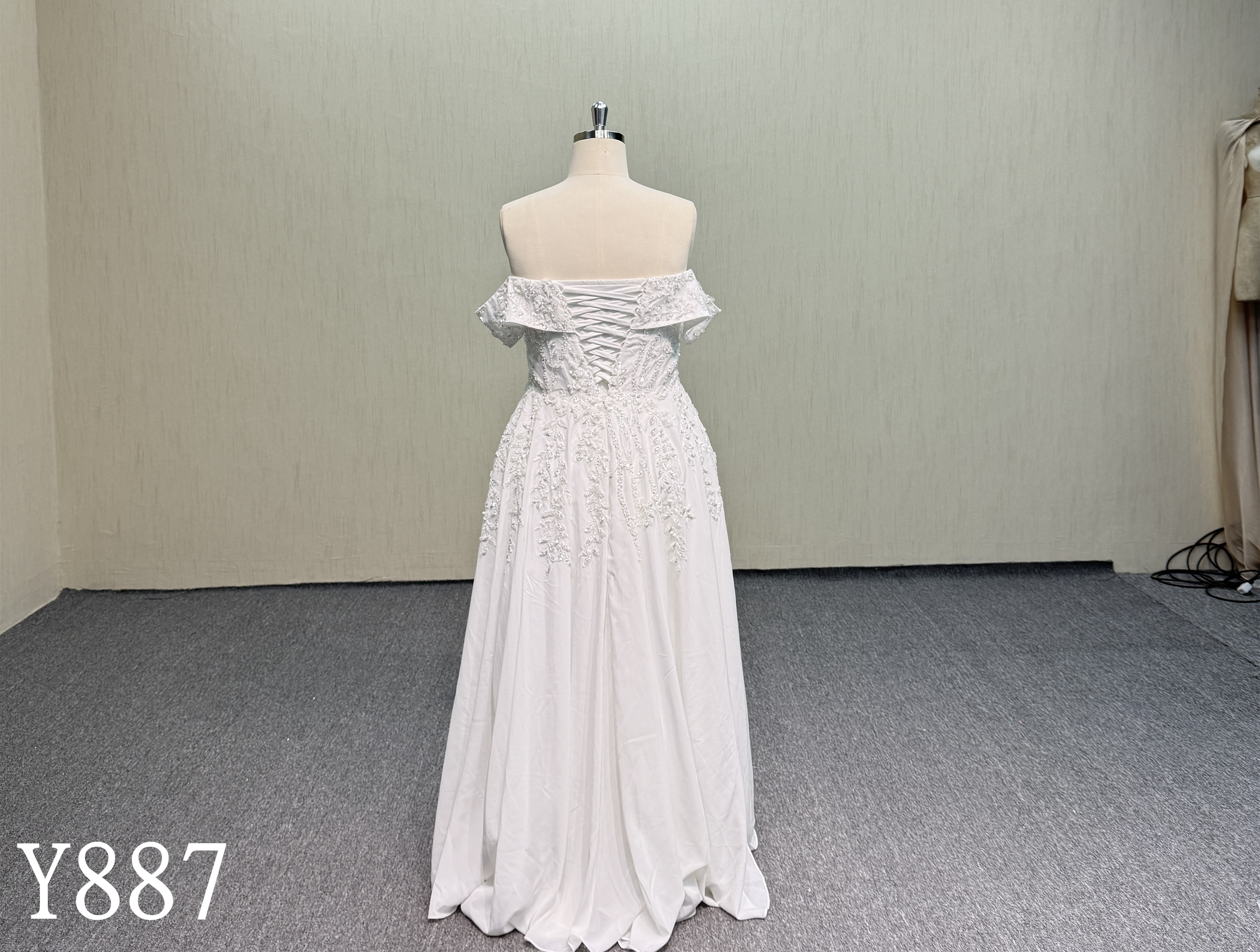 Y887 Custom Off-Shoulder Tulle Bridal Gown.