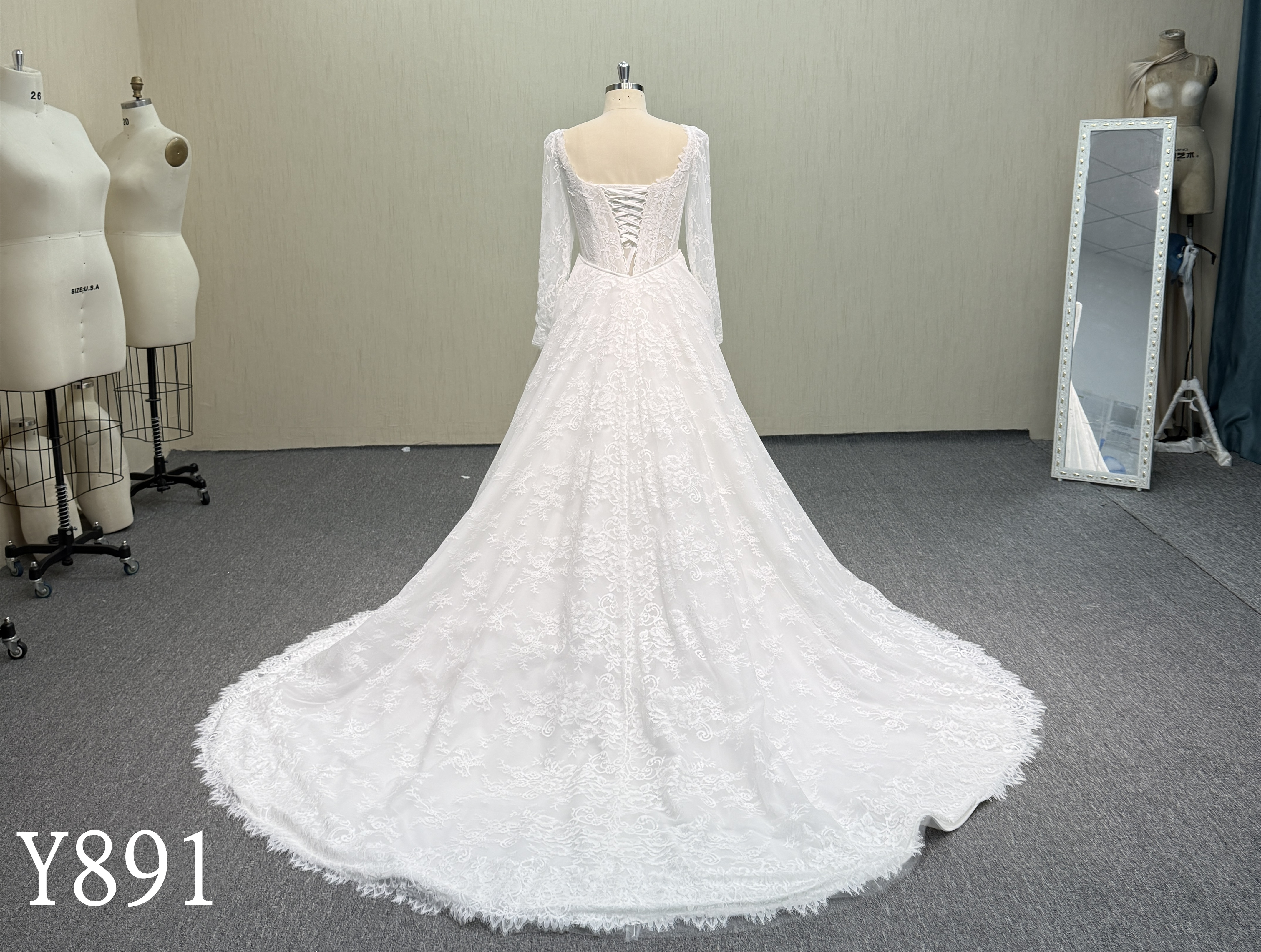 Y891 Romantic Long Sleeve Chantilly Lace A-Line Wedding Dress.
