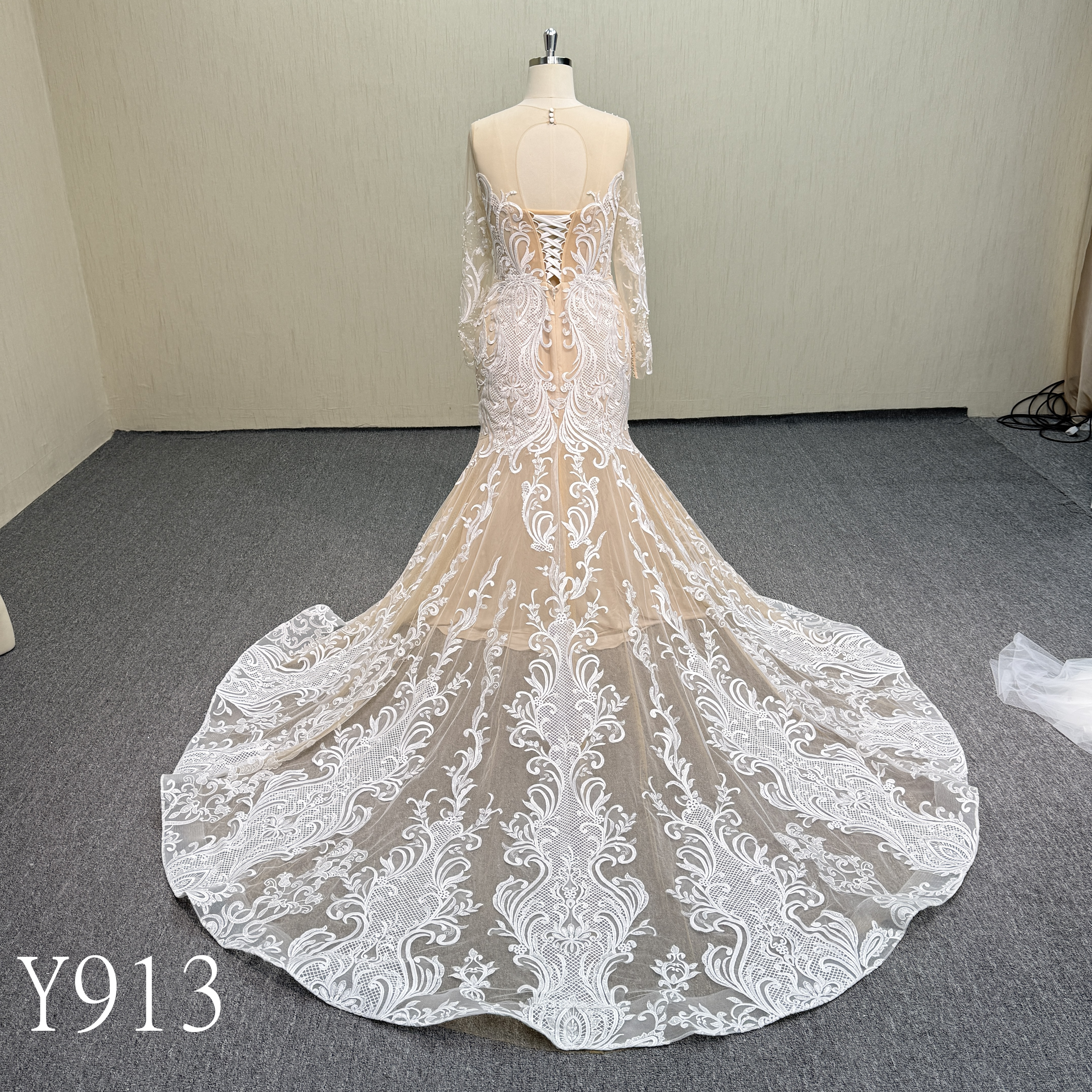 Y913 Elegant Long Sleeve Lace Mermaid Wedding Dress with Sweep Train.