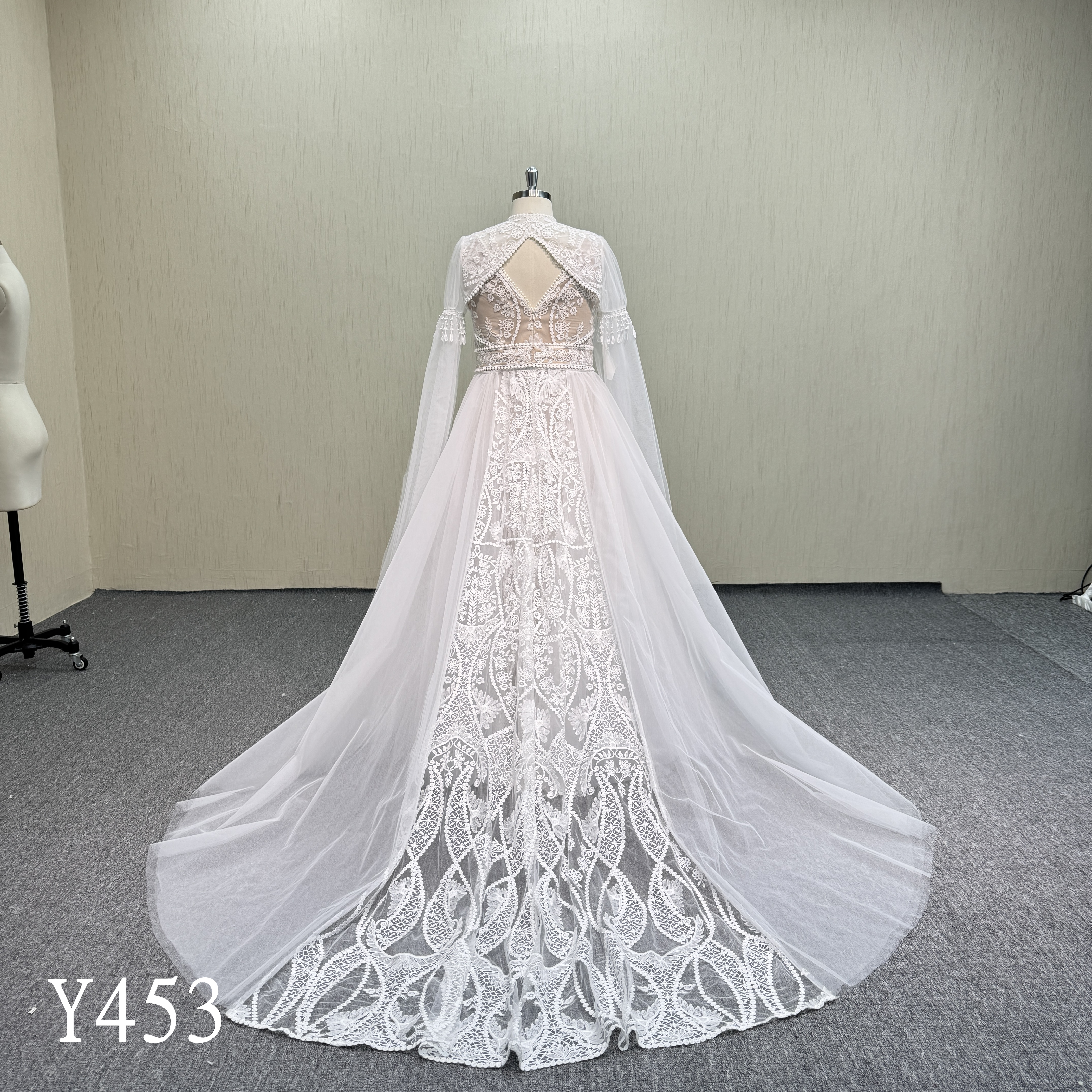 Y453 Vintage High Neck Tulle Wedding Dress for Curvy Brides