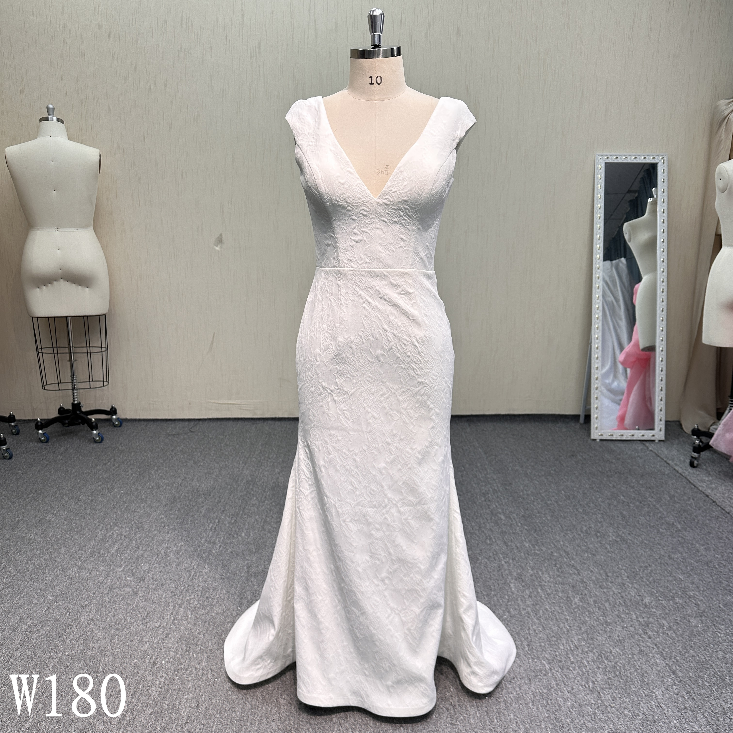 W180 Elegant V-Neck Jacquard Mermaid Wedding Dress