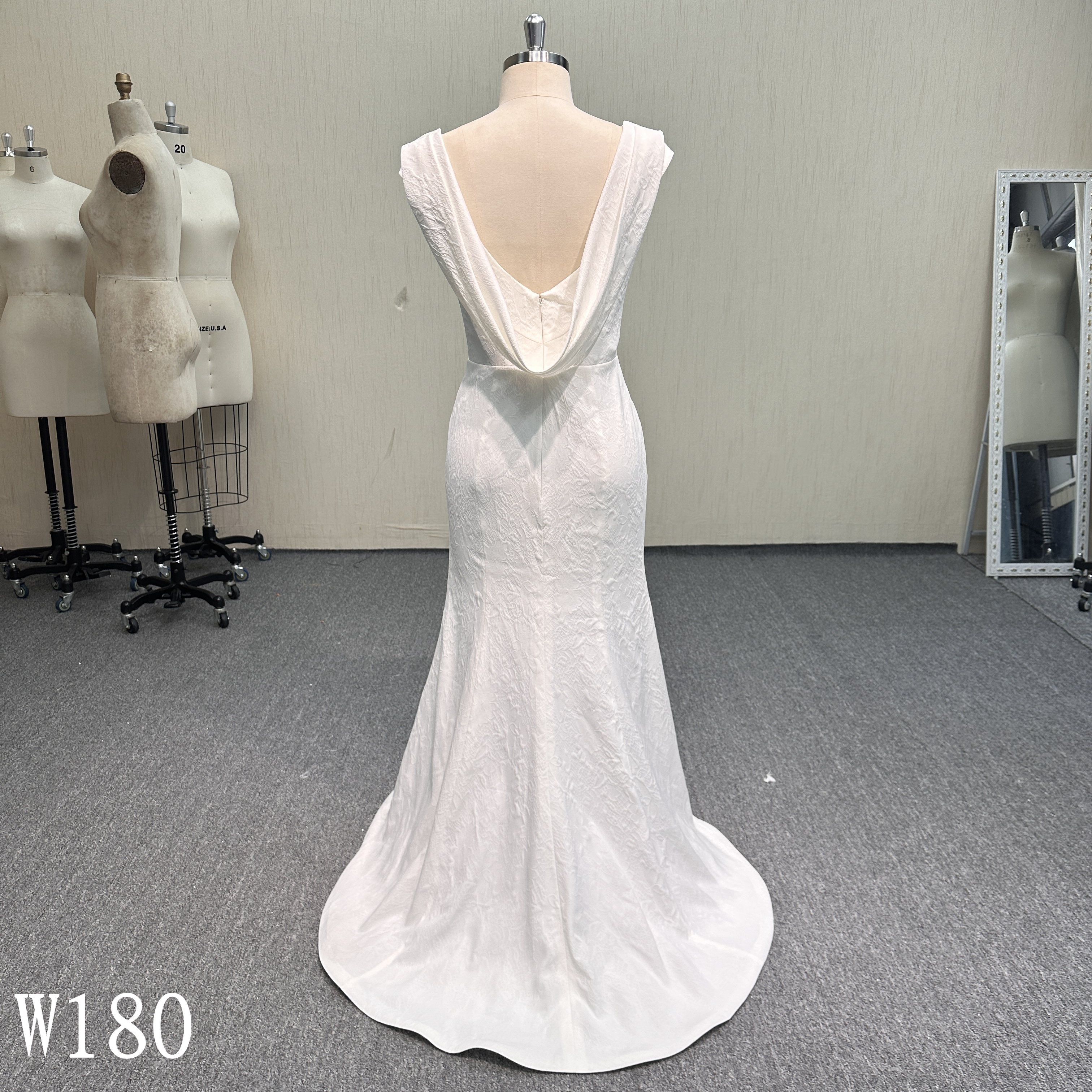 W180 Elegant V-Neck Jacquard Mermaid Wedding Dress