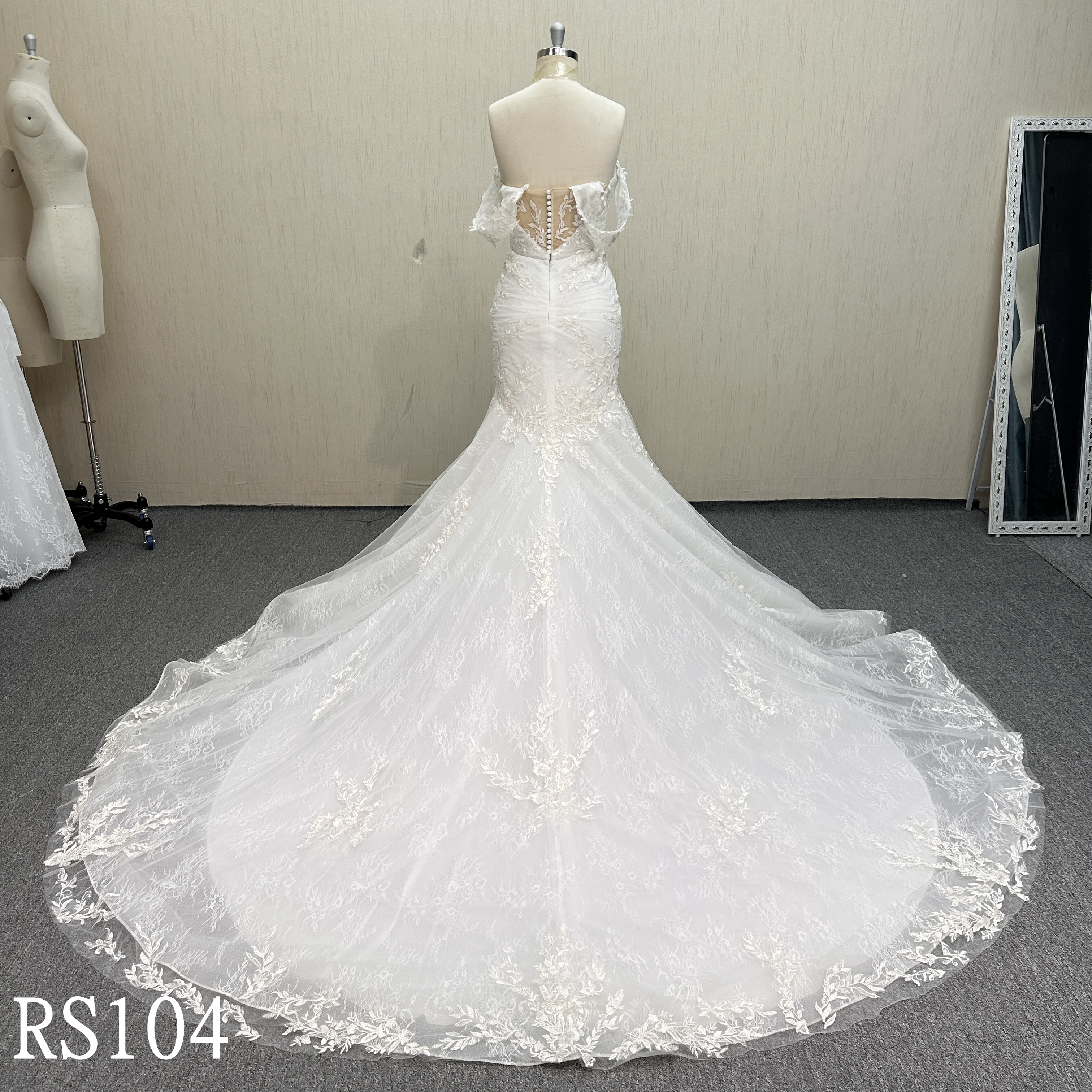 RS104 Romantic Off-the-Shoulder Sweetheart Mermaid Bridal Gown.
