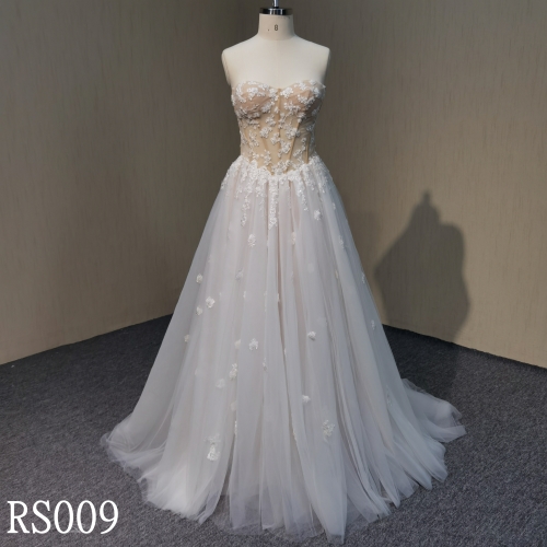 RS009 A Line Wedding Dress Lace flowers Wedding Gowns with fishbones Wedding Dress