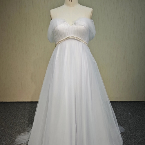 P073 Ivory Beading  Sleeveless Wedding Dresses  Unique design dress made in China