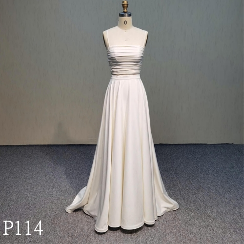 P114 Two-piece suit White elegant suit skirt Pleated top Made in China