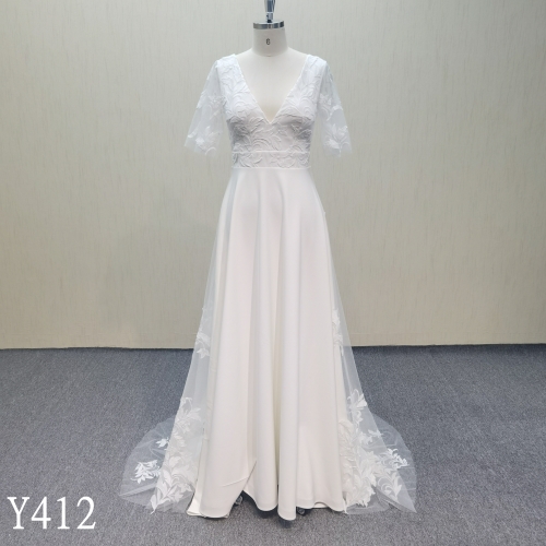 Y412 Elegant Ivory buttons A-Line wedding dress with  applique flora lace made in China