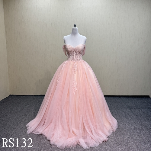 RS132 Elegant and luxurious sleeveless wedding dress