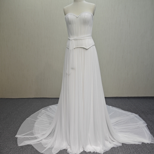 P125 An ivory sweetheart neckline wedding dress with lace up back