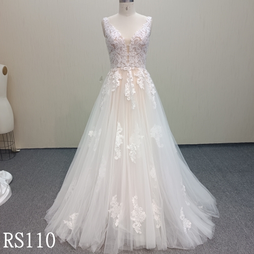 RS110 Elegant V-neck Wedding Dress