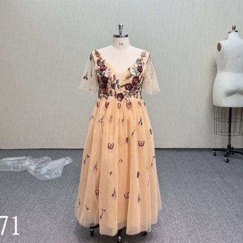 Y871  Elegant Lace-Up Back Dress with Colorful Floral Embroidery.