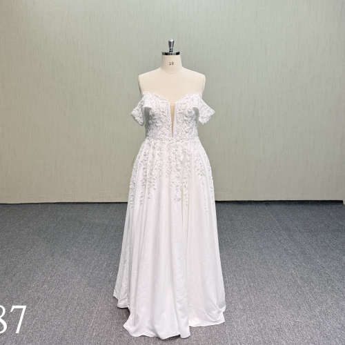 Y887 Custom Off-Shoulder Tulle Bridal Gown.