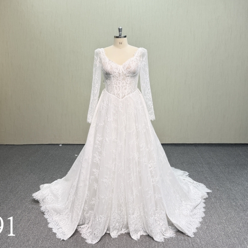 Y891 Romantic Long Sleeve Chantilly Lace A-Line Wedding Dress.