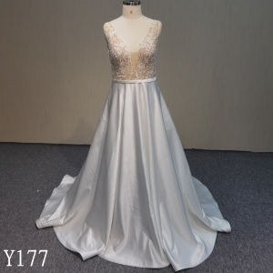 Y177 Elegant Design V-neck Satin wedding dress with applique made in China