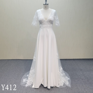 Y412 Elegant Ivory buttons A-Line wedding dress with  applique flora lace made in China