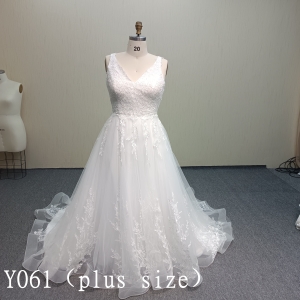 Y061 A wedding dress with plain design, but fitted and pretty