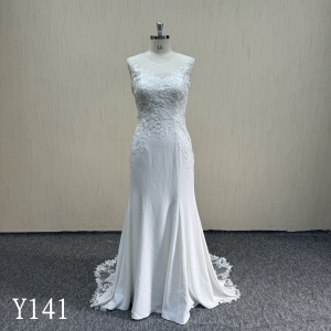 Y141 Elegant Illusion Back Long Sleeve Lace Appliqué Crepe Wedding Dress